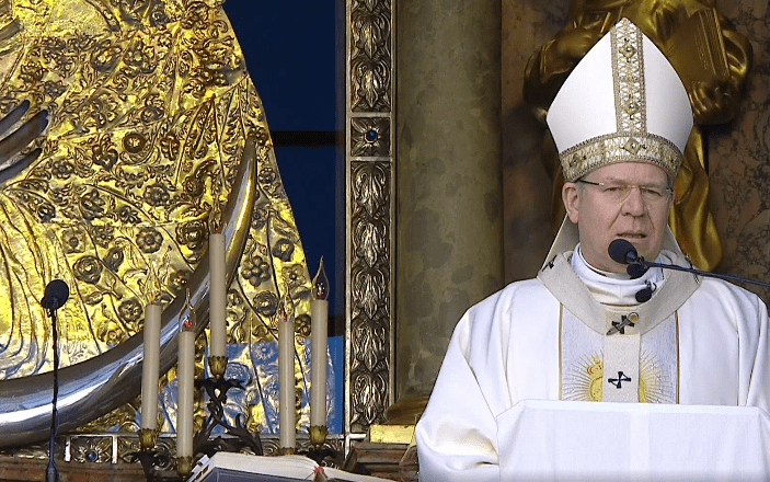 Arkivyskupas G. Grušas Aušros Vartų atlaiduose: pasipuoškime gailestingumo darbais