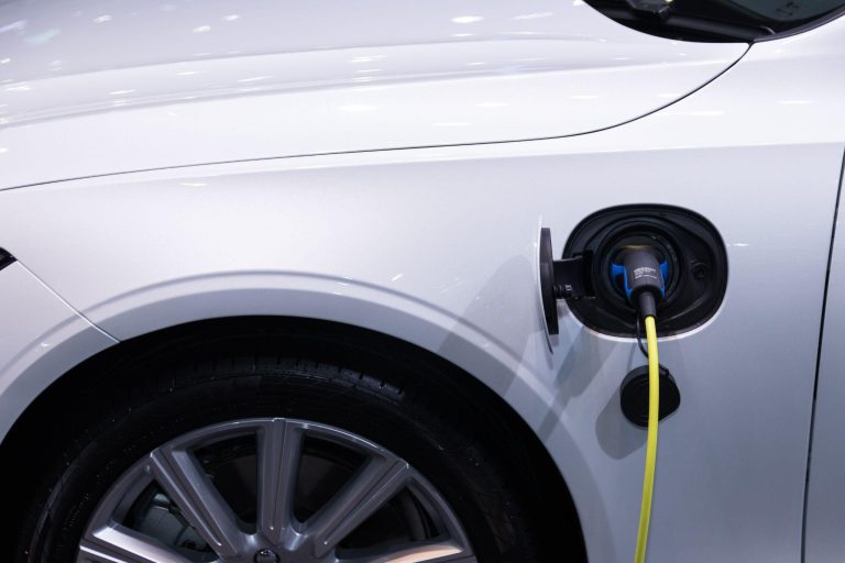 Automobilių įkrovimo stotelės – patikimas ir efektyvus elektromobilio įkrovimo būdas