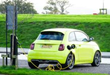 Elektros įkrovimo stotelės prie namo: ką būtina numatyti dar prieš vedant kabelį?